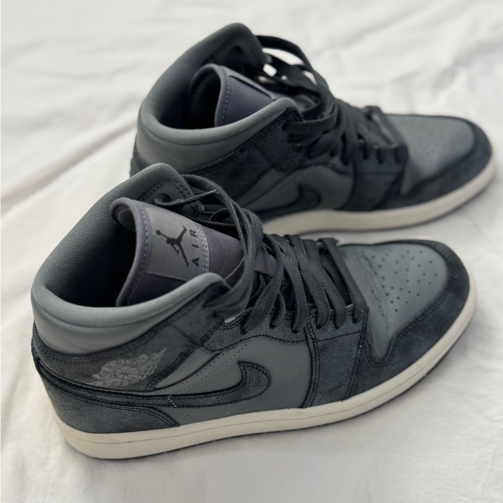 Air Jordan 1 Mid SE